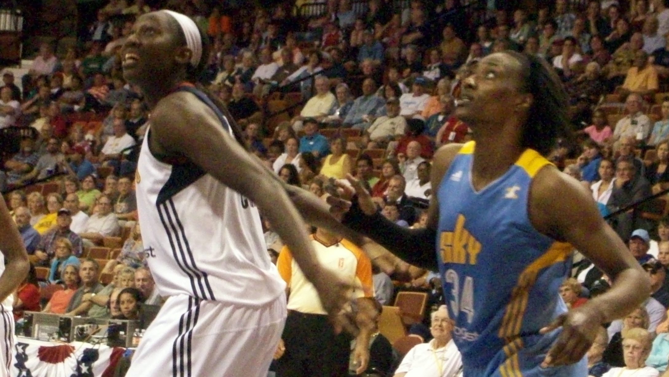 Prince, Delle Donne and Fowles lead Sky in dominant win over Sun, 77-61