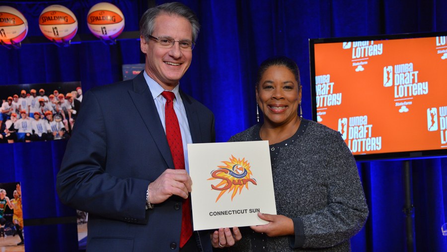 Lottery results: Connecticut Sun win top pick in 2014 WNBA Draft