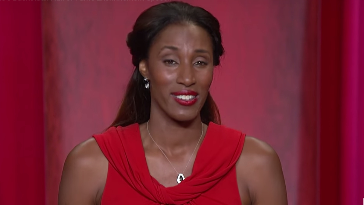 Lisa Leslie inducted into Naismith Hall of Fame