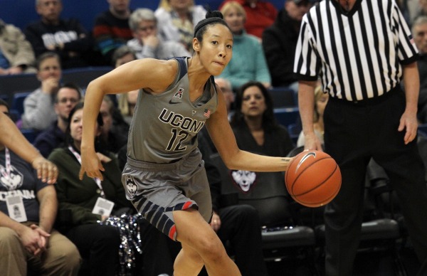 Saniya Chong Scores 18 In Her First Start Of Season As No 1 Uconn