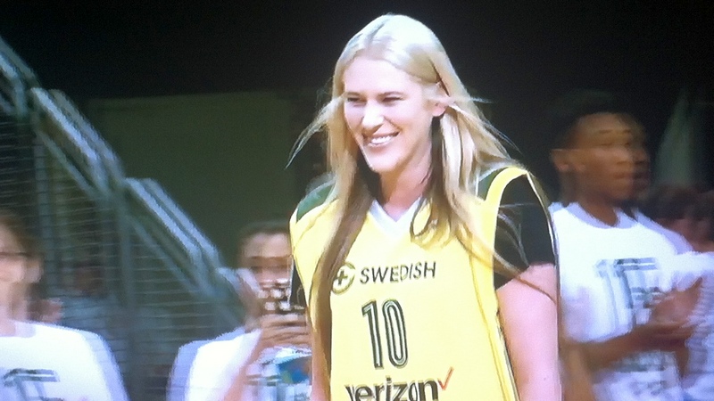 Storm honors Lauren Jackson, retires jersey of legend