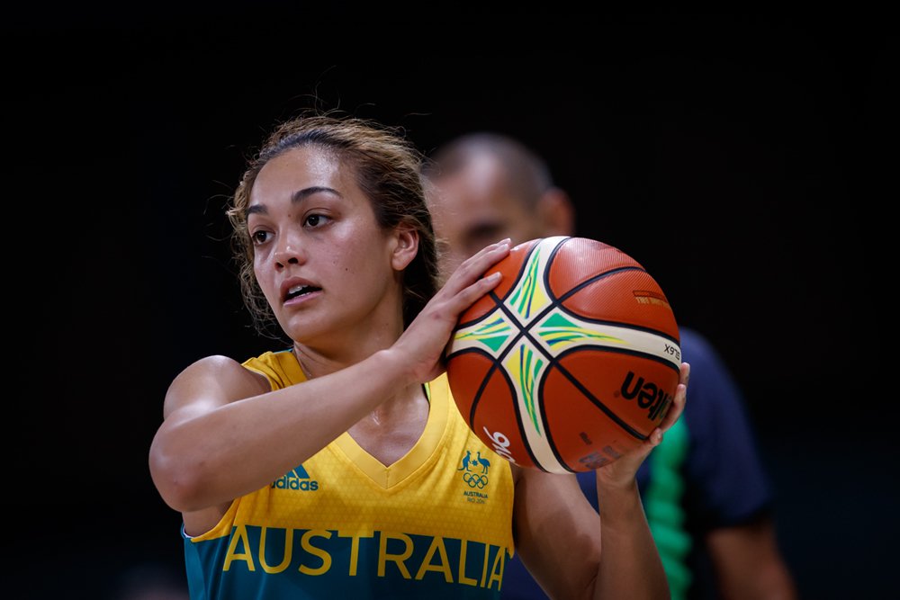 Phoenix Mercury sign veteran guard Leilani Mitchell