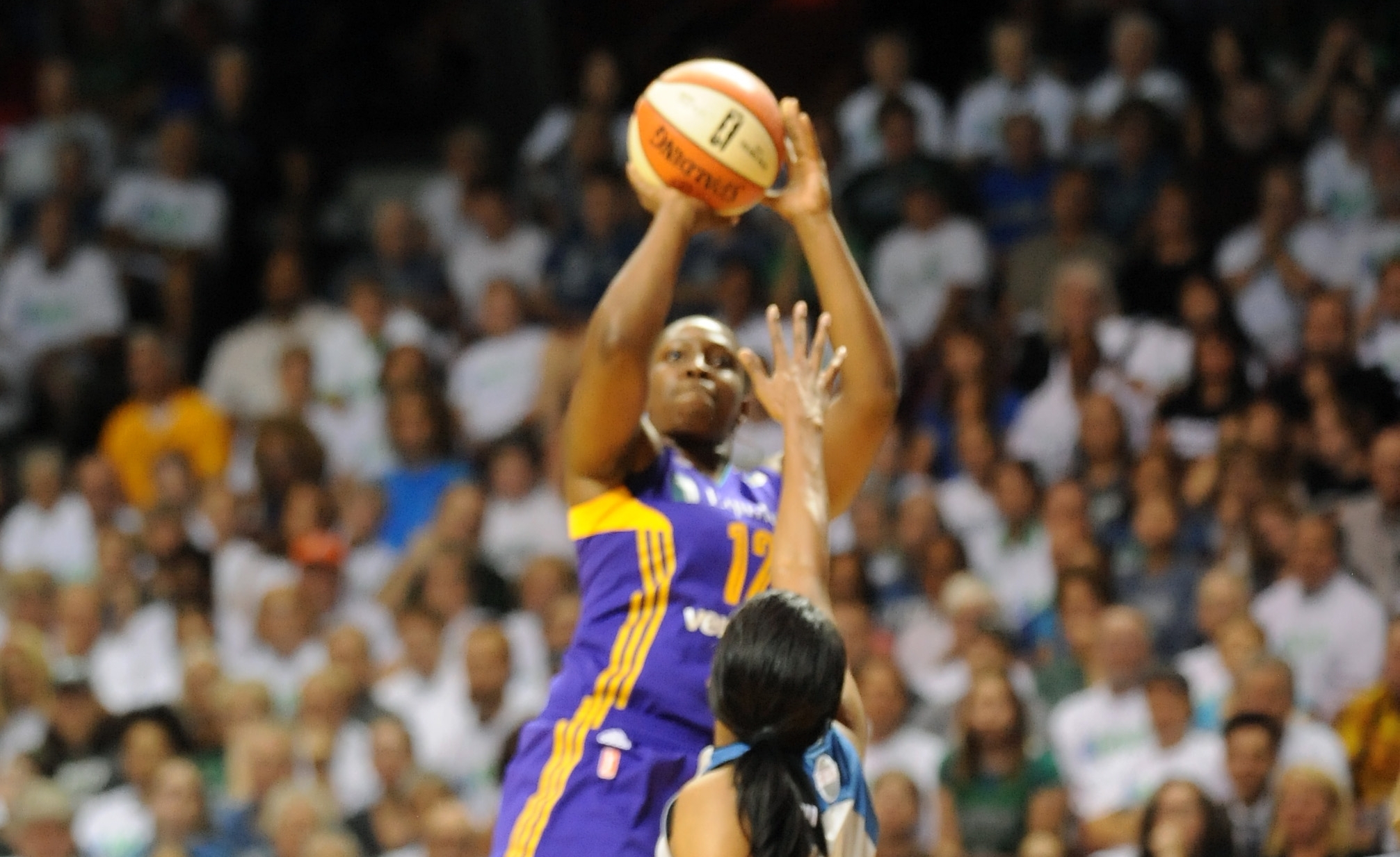 Chelsea Gray propels Sparks to victory in Finals game one, Los Angeles tops Minnesota 85-84