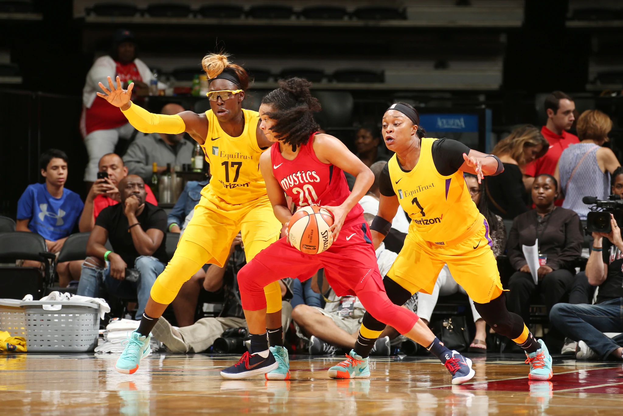 Led by Candace Parker, Los Angeles hits the ground running on road trip to hold off Washington, 97-86