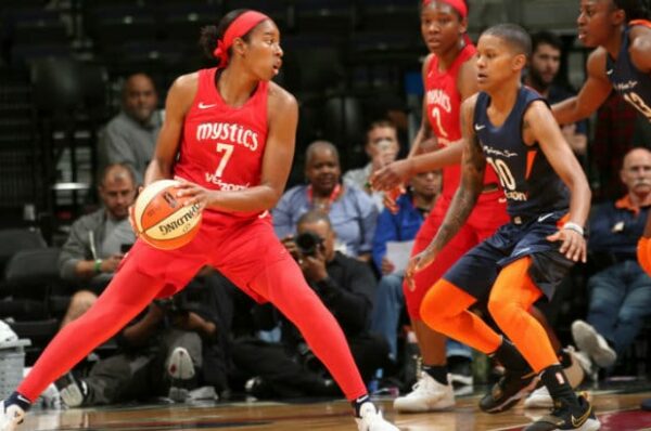 WASHINGTON (June 3, 2018) - Washington's Ariel Atkins vs. Connecticut's Courtney Williams. Photo: NBAE/Getty Images.