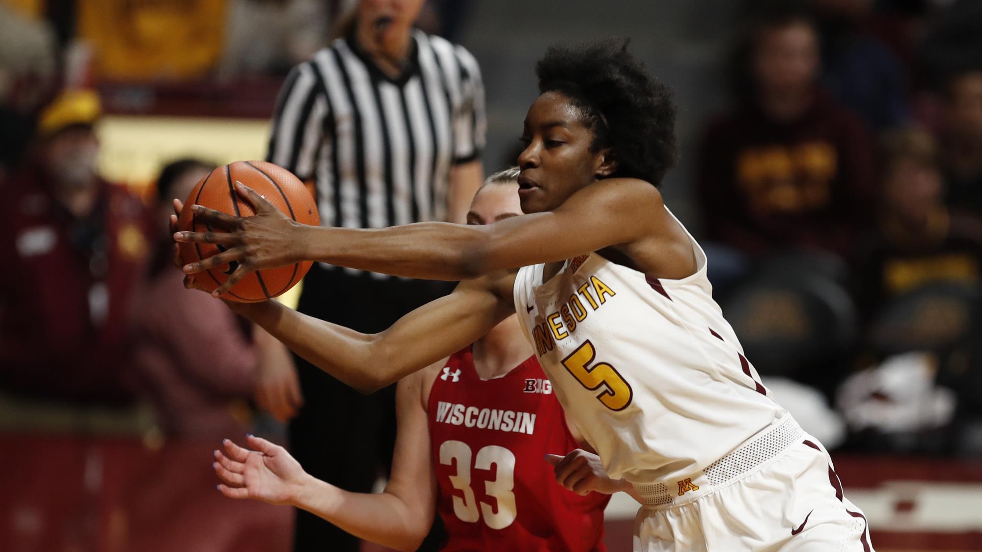 Minnesota heads into Big Ten play with the best start in 15 years; Whalen confident about team’s offensive efficiency