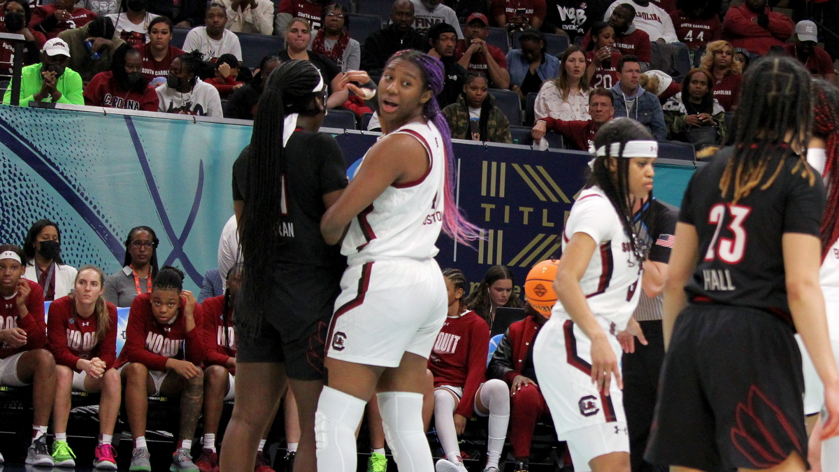 Record-breaking night for Boston as South Carolina beats Louisville 72-59 to advance to the championship game