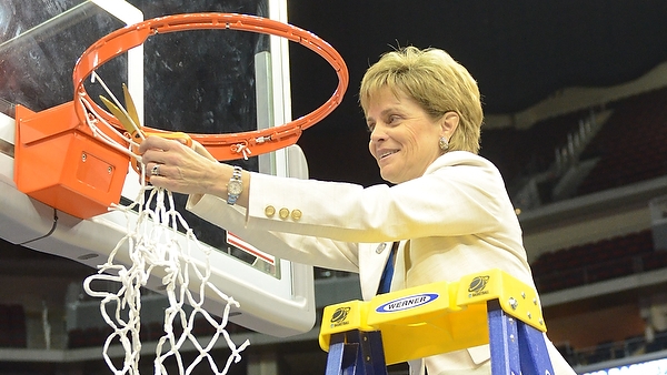 Dishin & Swishin 9/20/12 Podcast: 40-0 and counting, Baylor’s Kim Mulkey looks for more