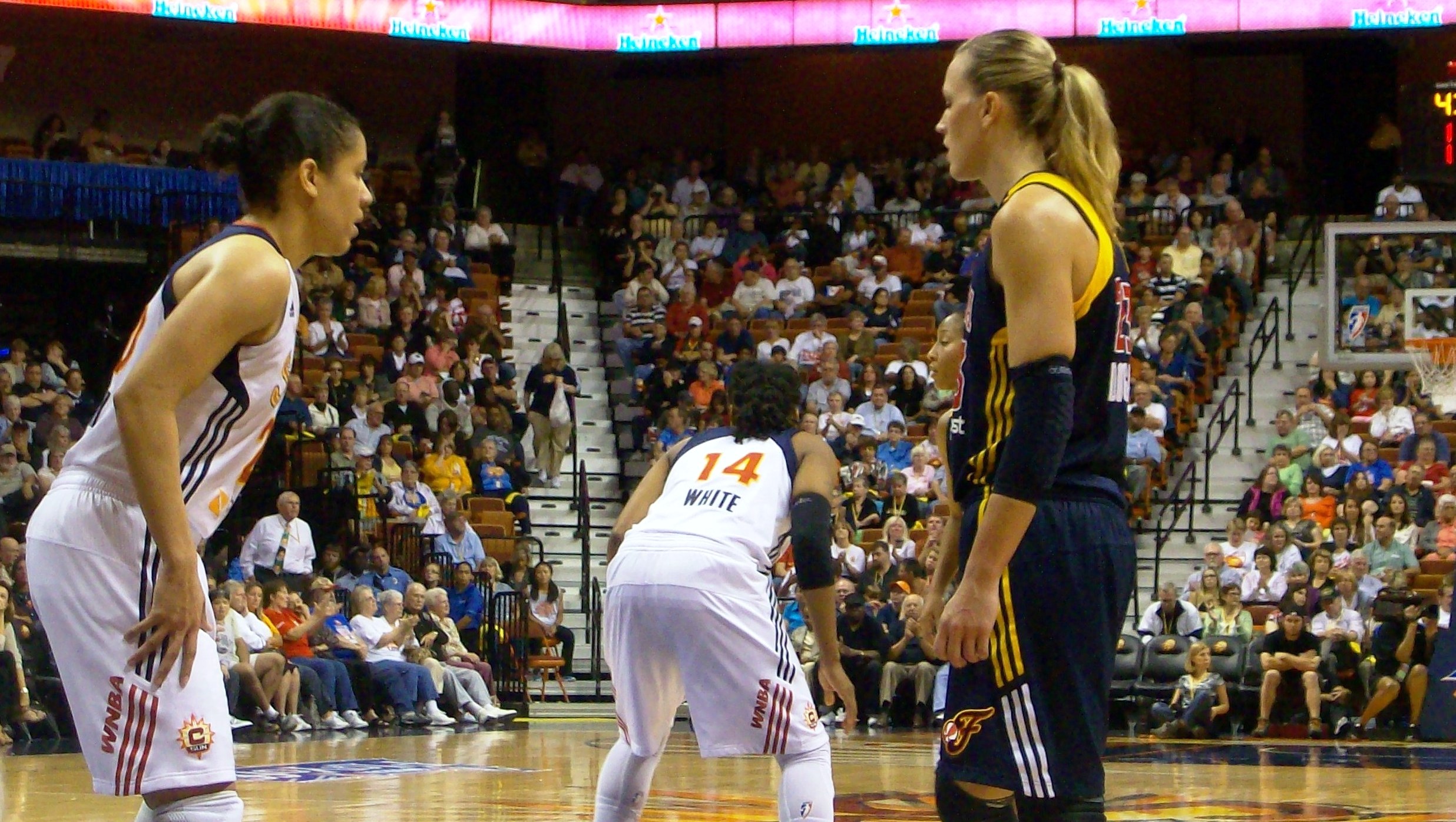 Tamika Catchings leads Fever, Indiana reaches WNBA finals, Katie Douglas injured in first quarter