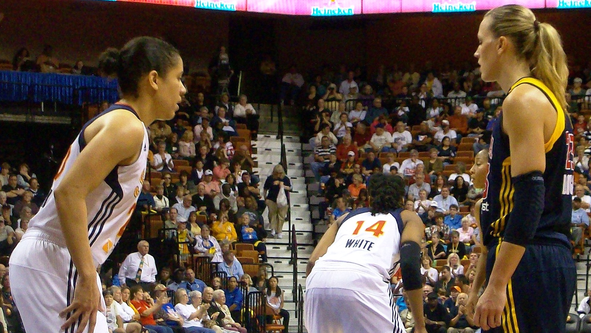 Shavonte Zellous saves the day for the Fever, Indiana douses Sun in game 2 of the Eastern Conference finals