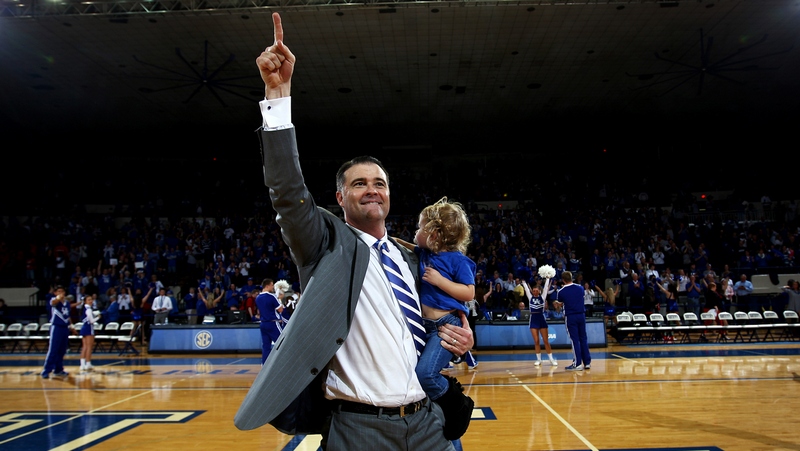 Dishin & Swishin 12/05/13 Podcast: Matthew Mitchell & Kentucky are ready for the SEC and a national championship run