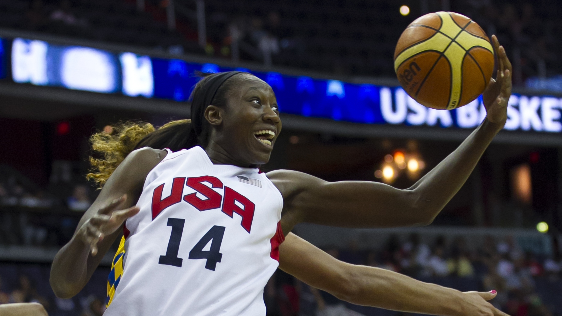 USA’s perfect run leads to history-making fifth gold, Parker leads in 86-50 win with 21 points