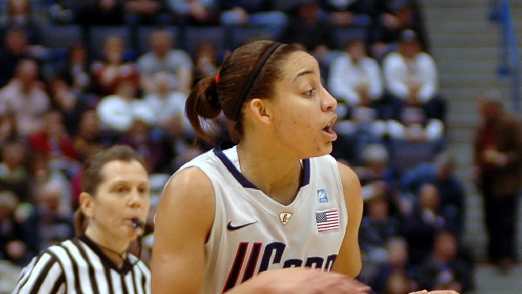 Hartley, Dolson key in UConn grinding out a physical victory over Louisville