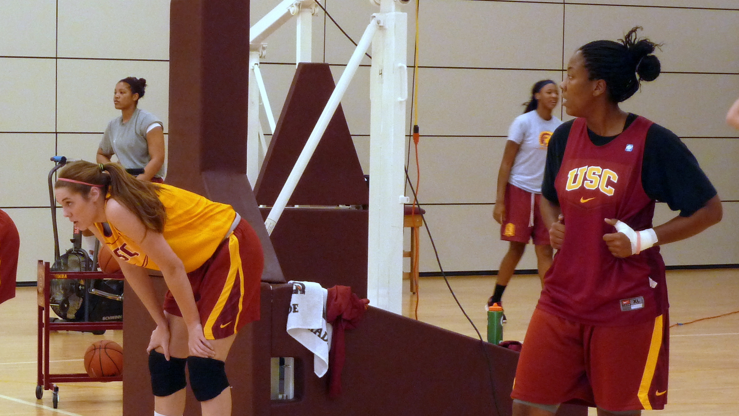 USC:  Gemelos injury is team rallying point, star guard inspires her team even after injury